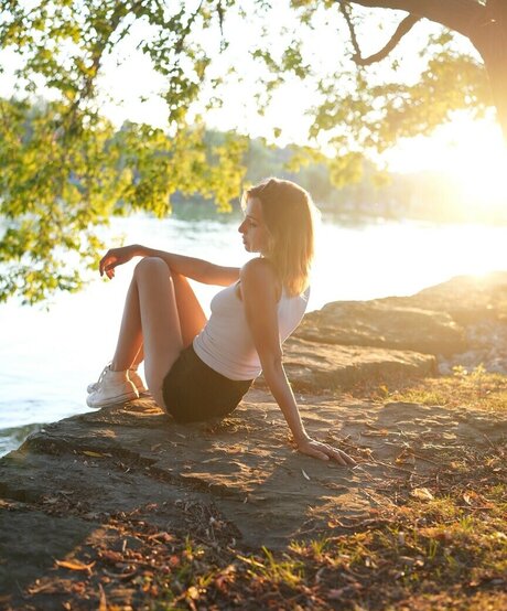 Sam Holly star exclusive img