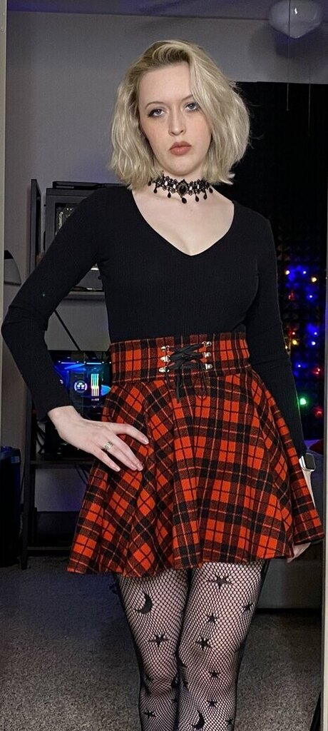 Pjonk model adult pic