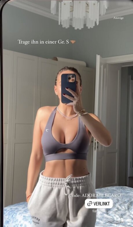 Adorable Caro nude model gallery