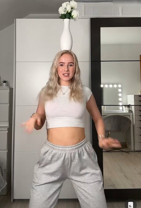 Emely Winkler porn model photos