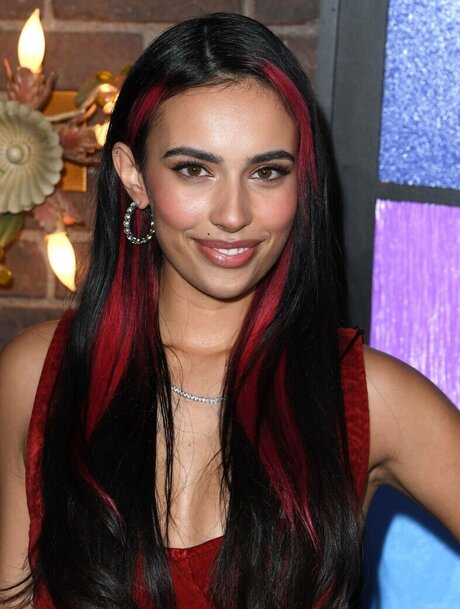 Kylie Cantrall model hot pics