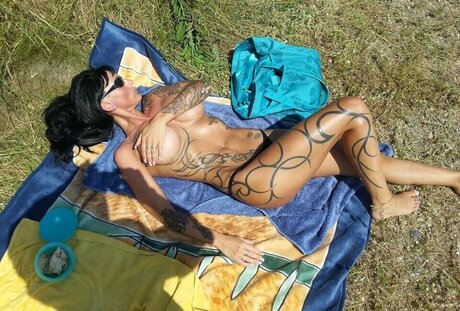 Sari Sander nice actress pics