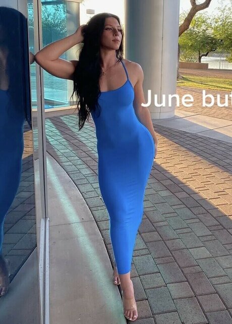 Allison Royalty adult model images