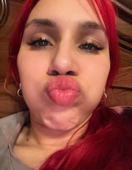 Red Saya perfect star pictures