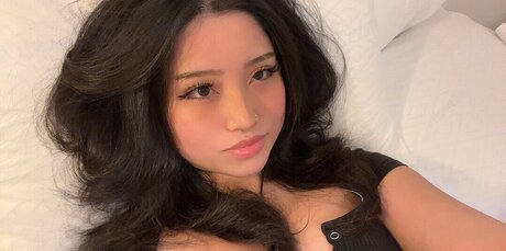 Violetngyn free model pic