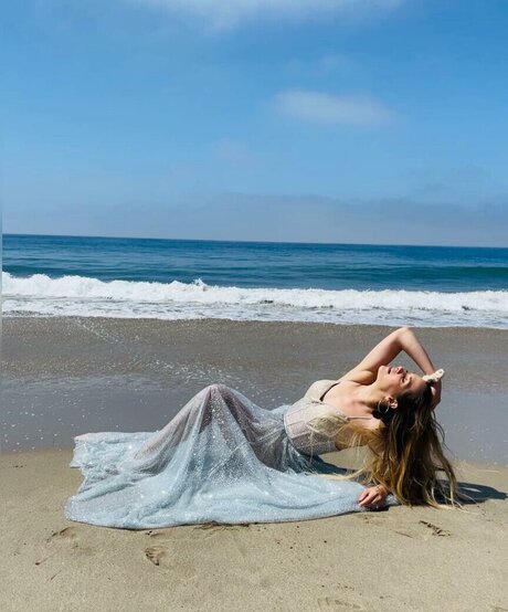 Allison Holker model adult photos