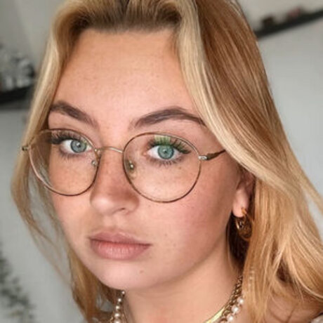 samybwz naked actress image