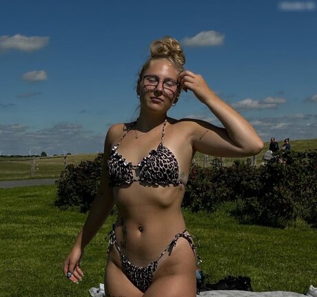 Emma Louisa star hd picture