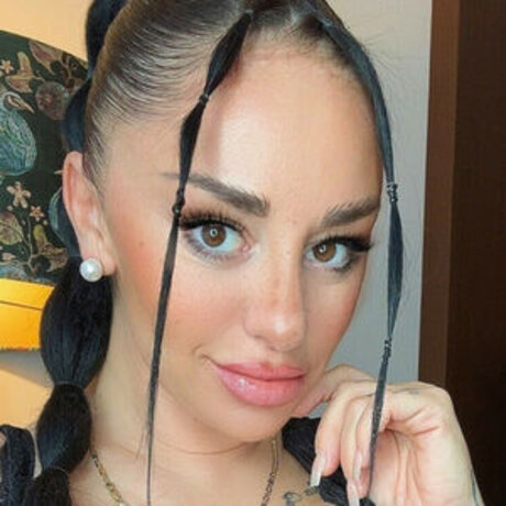 valeria cuaves best model gallery