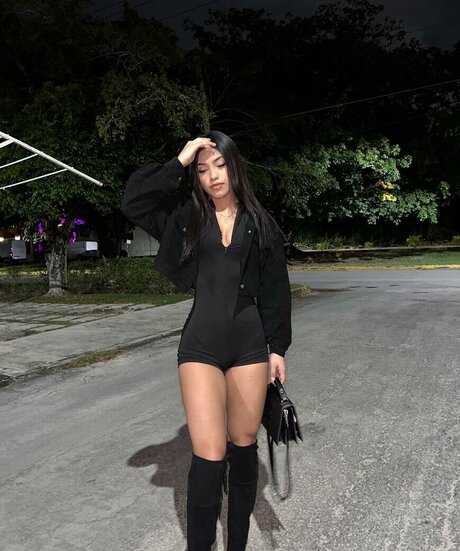 yolllbae exclusive pornstar photos