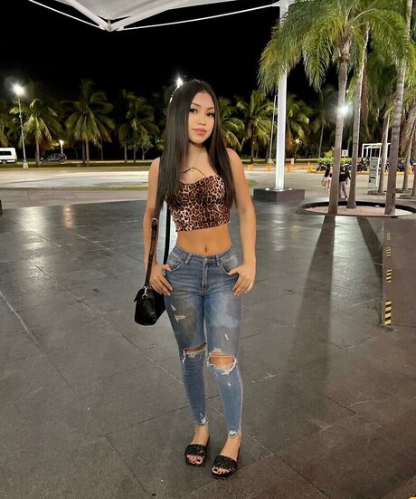 yolllbae art star photos