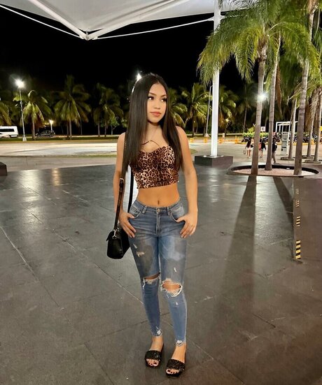 yolllbae free actress pictures