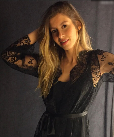 quitelola nice model image