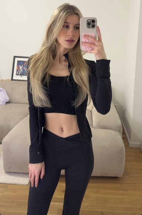 quitelola erotic star pics