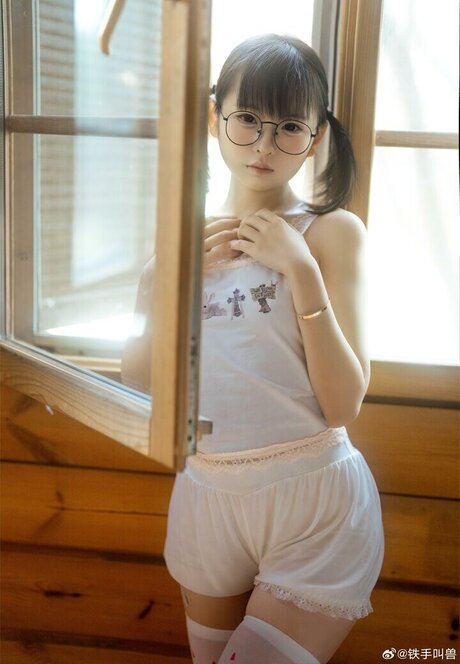 LynnLi7698 exclusive actress img