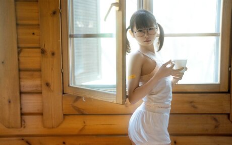 LynnLi7698 nudes actress img