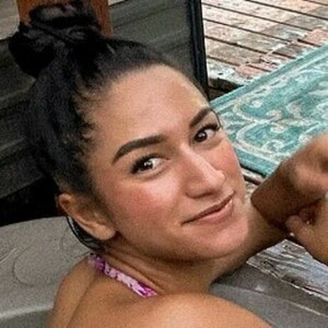 Mikaelachavezt model high quality images