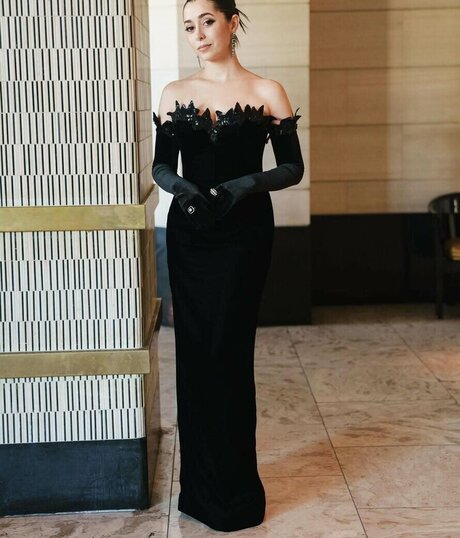 Cristin Milioti Profile pic