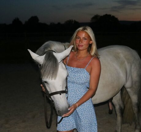 mollymercedes star beautiful pics