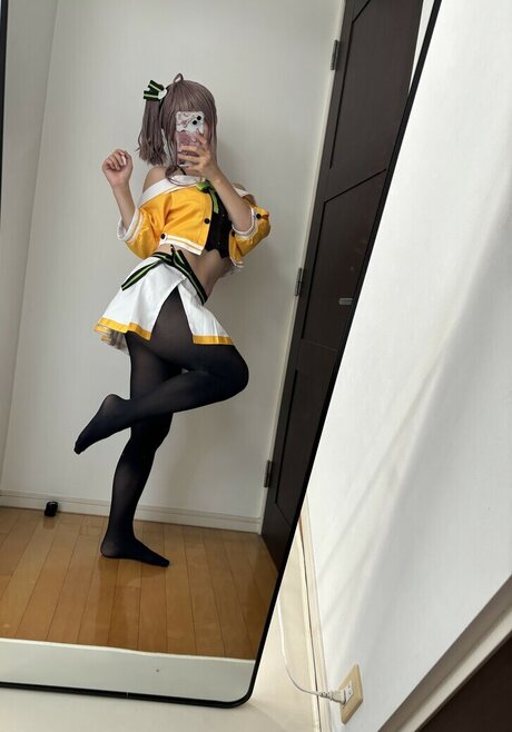 Kogane Akino nude model photos