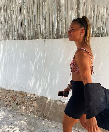 Selina Cerci art model photo