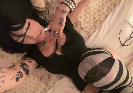 Laurinchhhe erotic model pictures