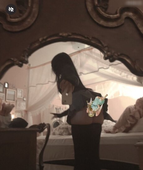 Laurinchhhe naked actress images