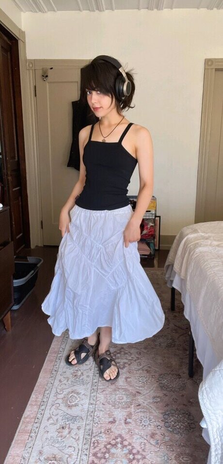 Beta s Inferno sexy actress img