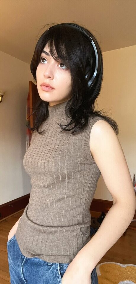 Beta s Inferno nude model gallery