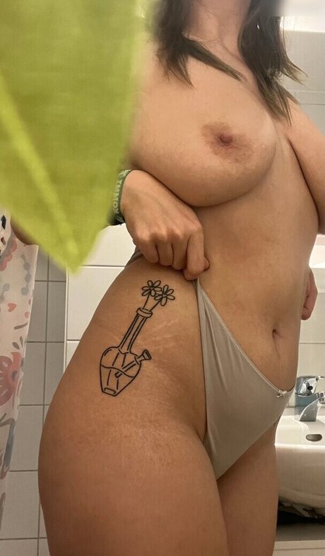 marleendi model adult pic