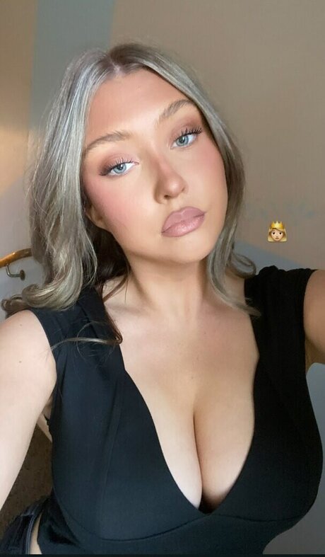 Tilde M llergren high quality model image