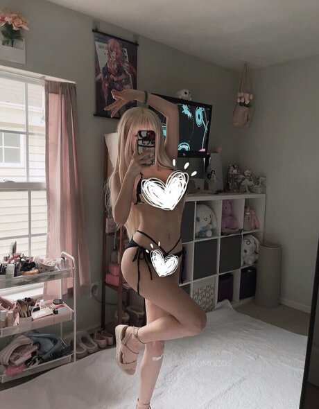 komocos nudes model picture