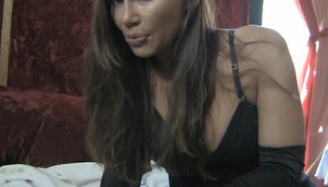 Kennt Sie jemand_ adult model picture