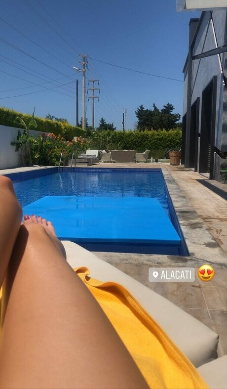 curvy cougar onlyfans nudes picture