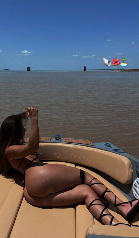 Nara Arce star erotic photos