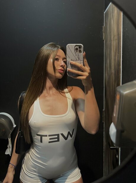 Nara Arce model top img