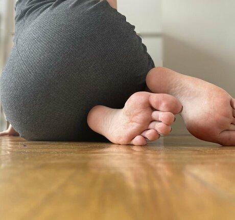 adriana feetgirl model nude pics