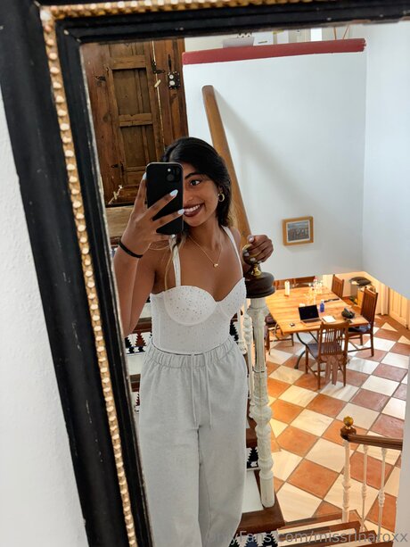 missrinaroxx naked model pic