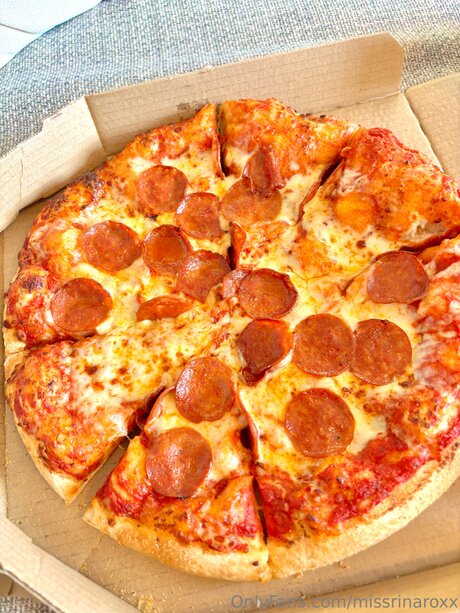 missrinaroxx pornstar nude image