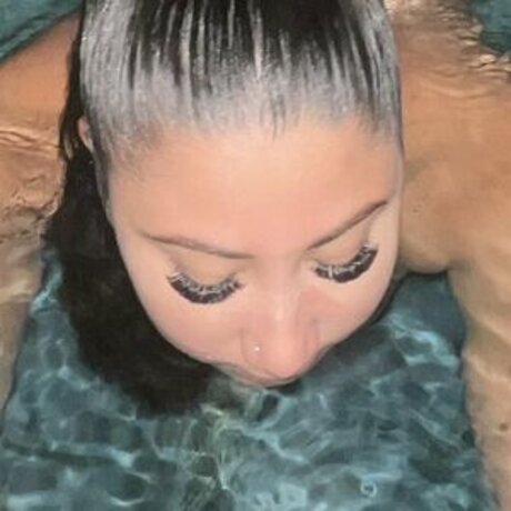 Jennyfer Hernandez model hot pictures