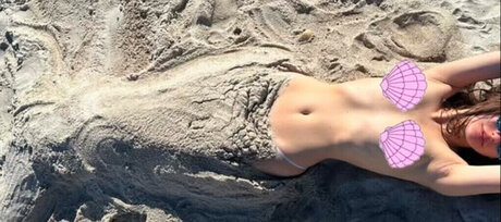 Piggypout model adult photo