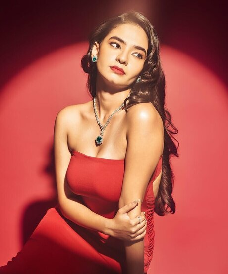 Anushka Sen model nudes pics