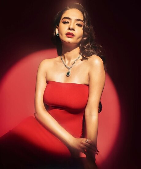 Anushka Sen star pretty archive