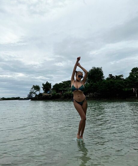 Asami Natsuki naked star pics