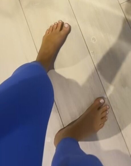 Sarah Harrison exclusive model pic