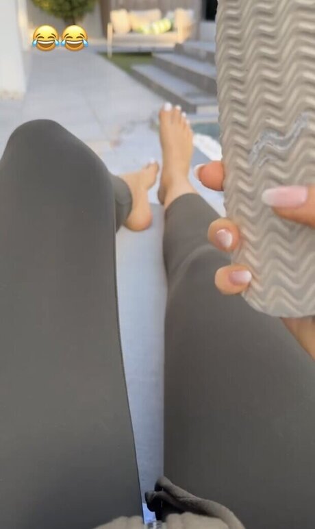 Sarah Harrison pretty actress pic