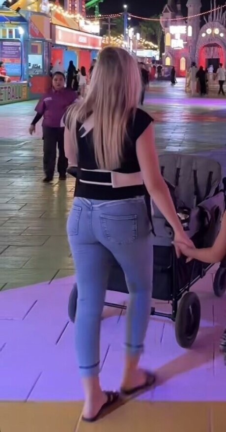 Sarah Harrison top star pics