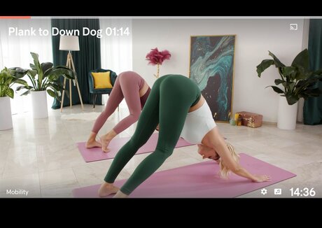 Sarah Harrison sexy star img