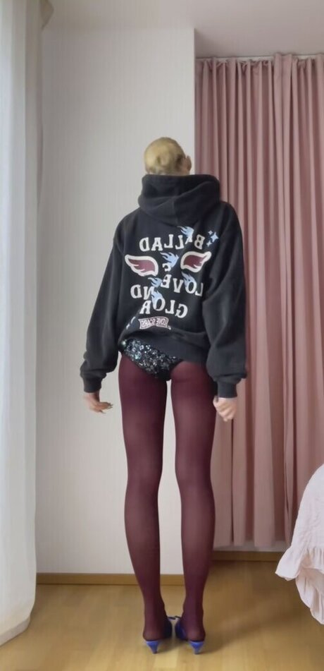 Janaxnell adult model pic