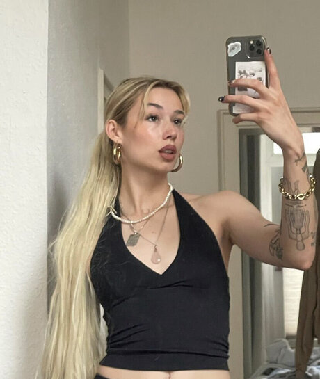 hairy bush onlyfans nude photo